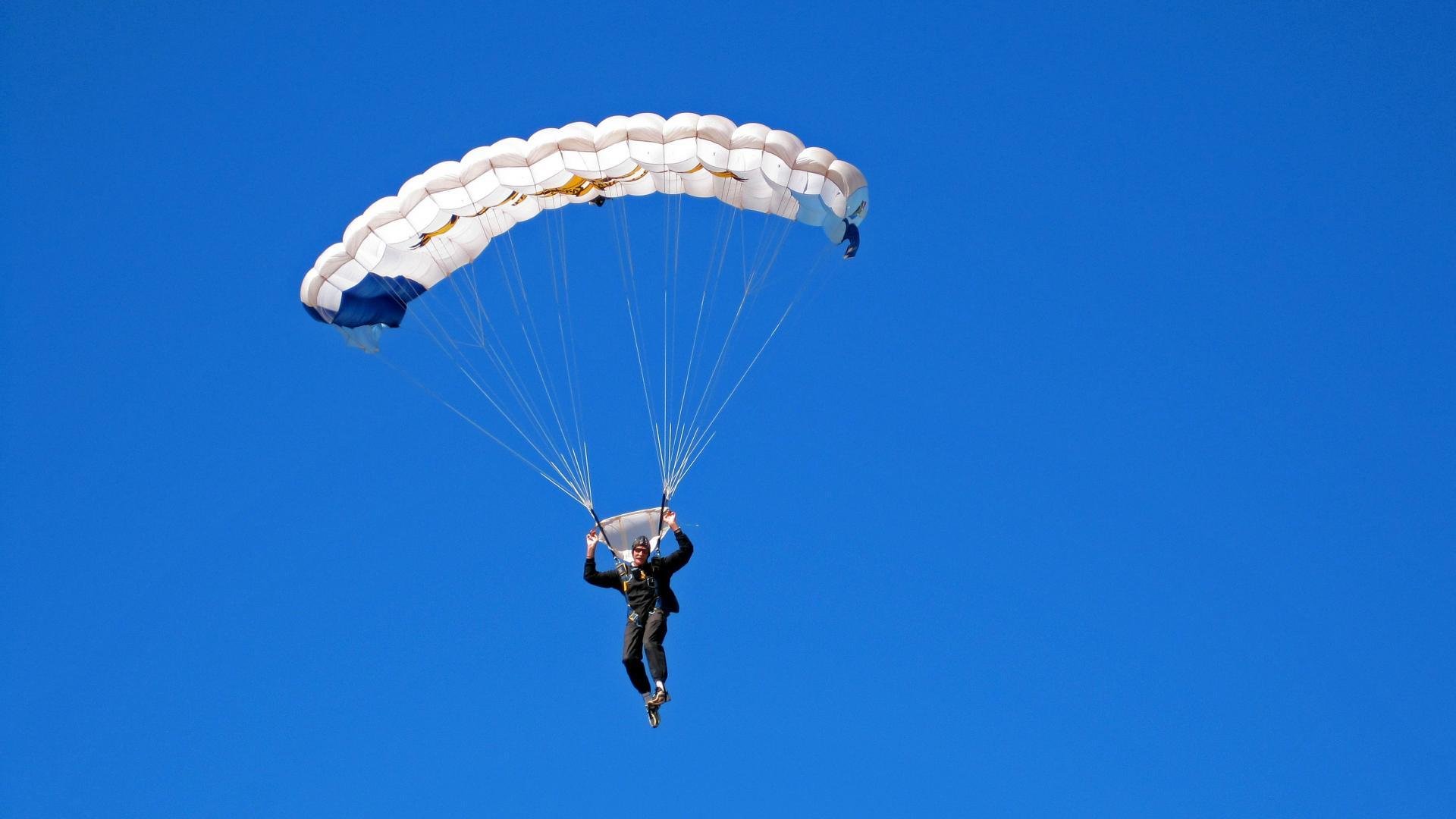 开云体育入口-足球运动员进校园宣传足球精神，影响深远，足球进校园宣传标语